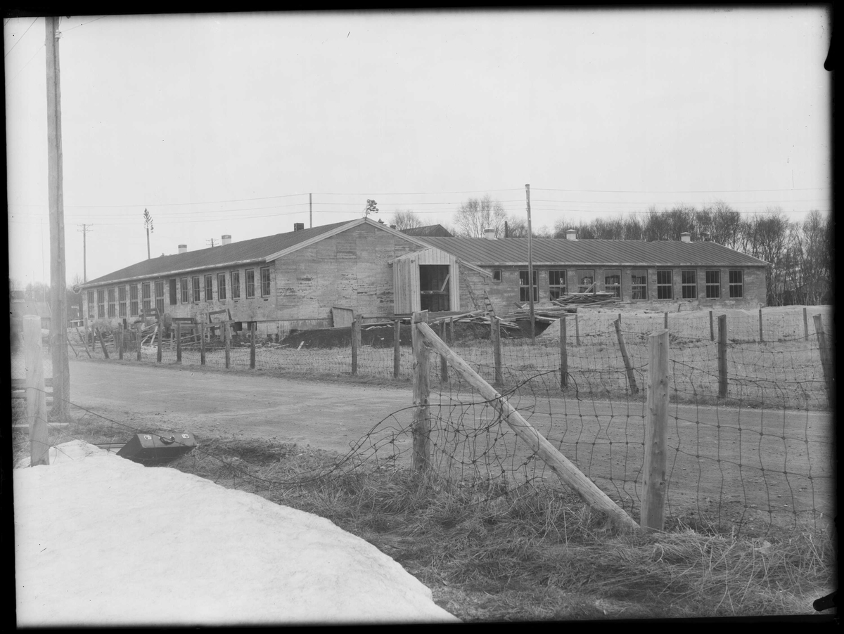 Skolebygning på Røros under bygging, 1956