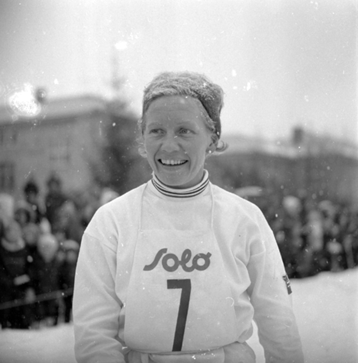 Berit Mørdre, langrenn f. 1940 d. 2016 er en tidligere norsk langrennsløper. Berit Mørdre (født 16. april 1940 i Nes i Akershus, død 23. august 2016[1]) var en norsk langrennsløper. Hun het Berit Mørdre Lammedal i noen år fra 1969. Hun representerte Romerikslaget, og dominerte norsk kvinnelangrenn store deler av 1960- og 1970-årene.

Hun deltok i to vinter-OL og vant gull, sølv og bronse. Sammen med Inger Aufles og Babben Enger Damon vant hun 3 × 5 km stafett i OL i Grenoble, Norges første OL-gull i kvinnelangrenn. I tillegg til VM-sølv på stafett i 1966, den første kvinnelige VM-medaljen i langrenn, tok hun 19 NM-titler, 13 individuelle og seks i stafett. Kilde:Wikipedia.