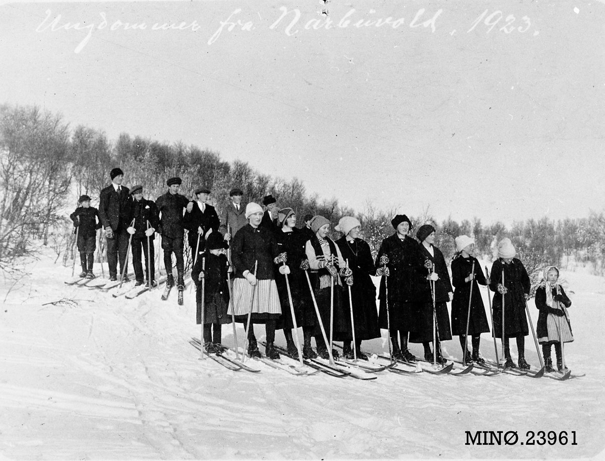 Ungdommer fra Narbuvoll på skitur