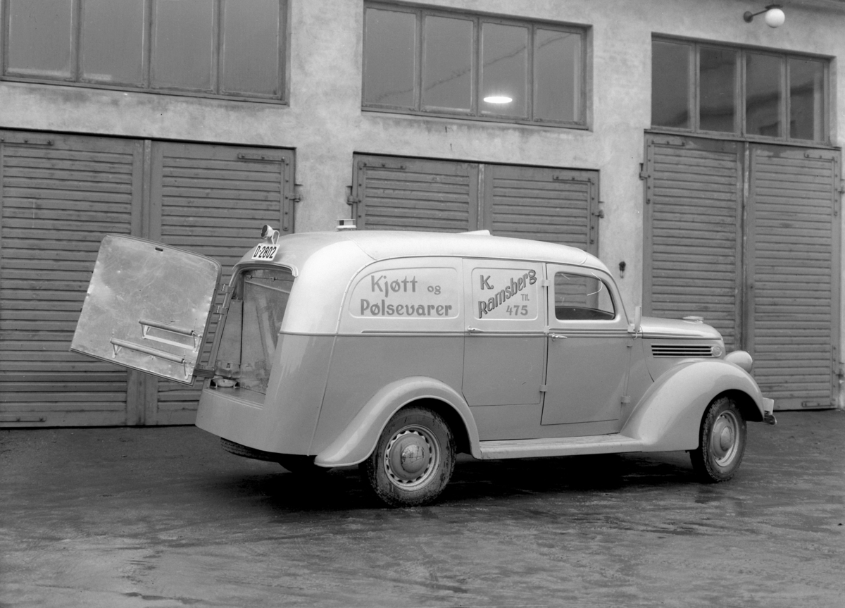 Oplandske Auto, Hamar. Varebil. K. Ramsberg. D-2802. Ford V8 1938 (evt. -39) med norskbygd karosseri, på "commercial" chassis, med forskjermer og frontparti lik lastebil. 