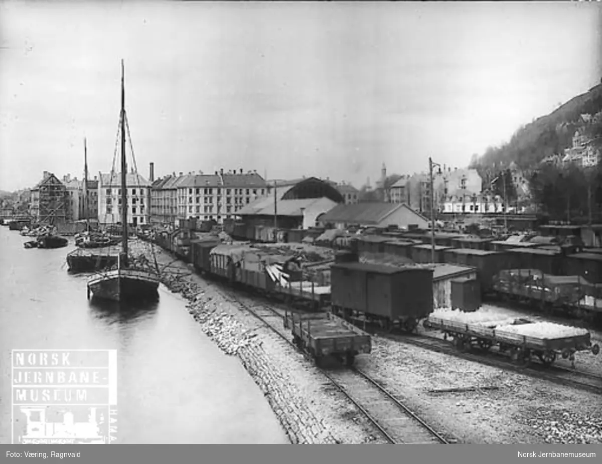 Godsspor og godsvogner på Bergen stasjon