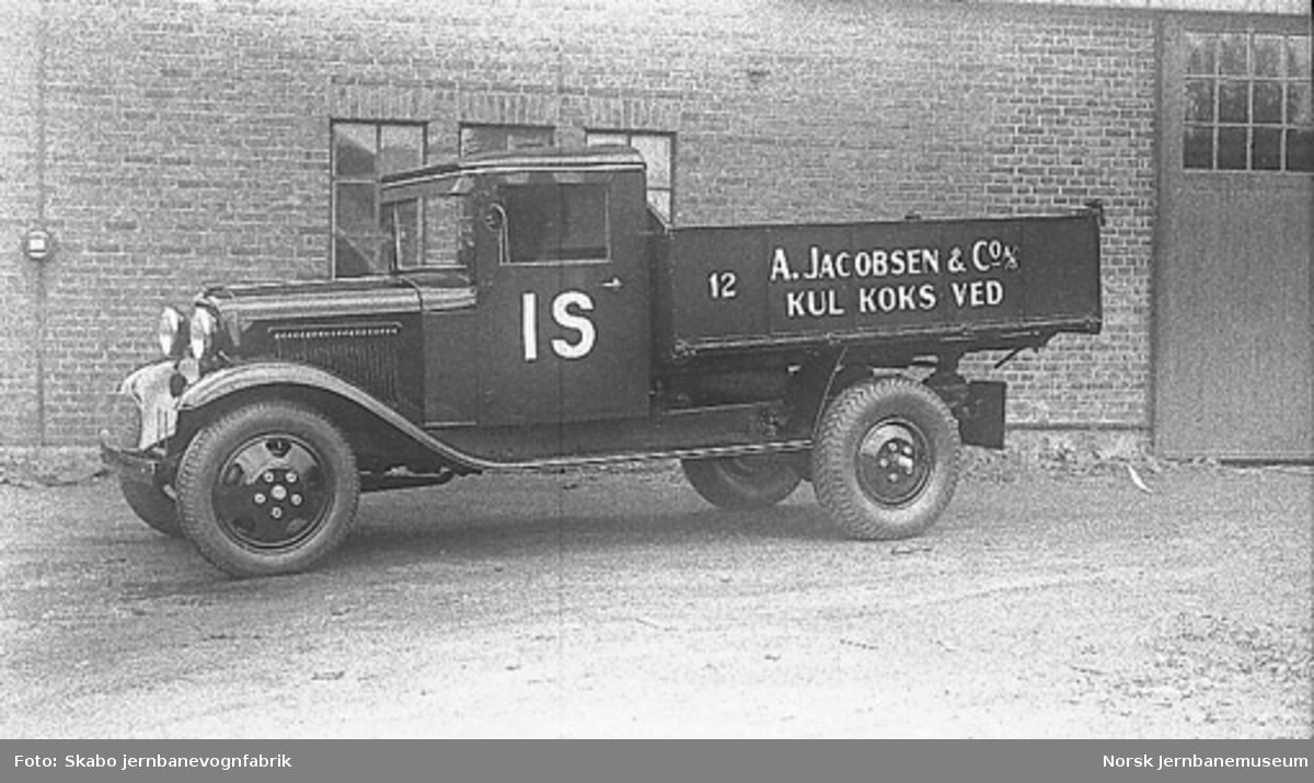 Lastebil, trolig Ford, til A. Jacobsen & Co. A/S