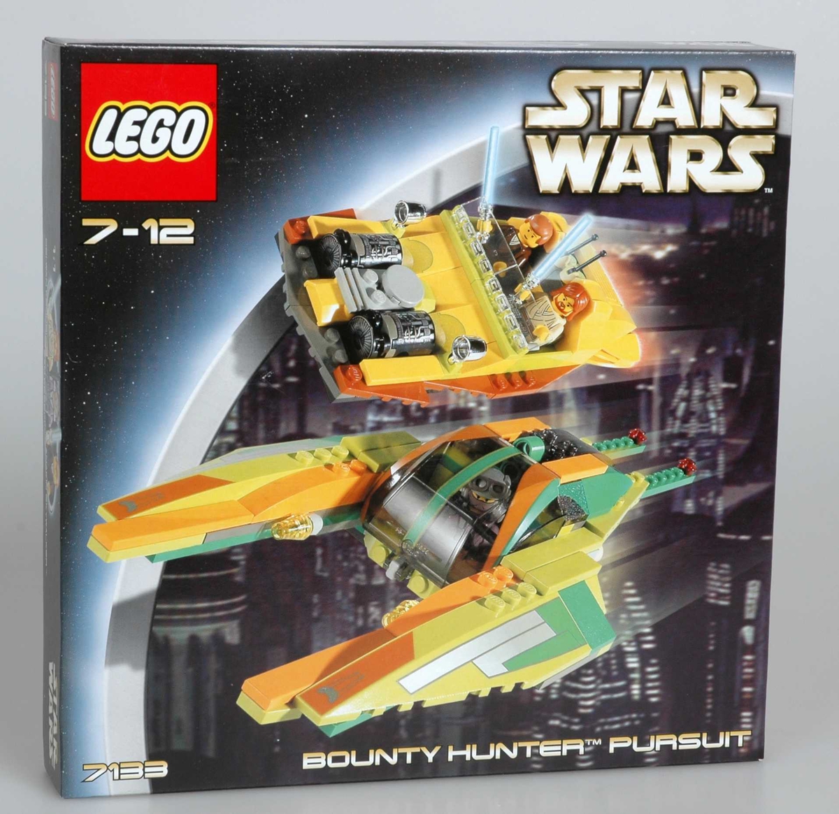 Lego beregnet på barn i mellom 7-12 år. Det ene settet befinner seg i originalpakningen og har nr. 7133. Nummeret indikerer hvilken Star Wars-figur/element det er. Det andre settet er bygd ferdig. 
