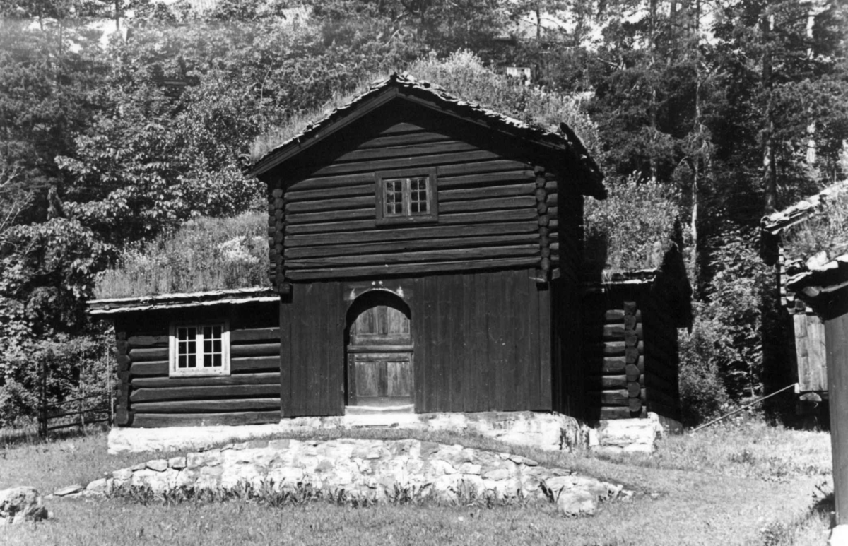 Barfrøstue fra Gammelstu Trønnes i Stor- Elvdal, Østerdalen. Fotografert på Norsk folkemuseum 1949.