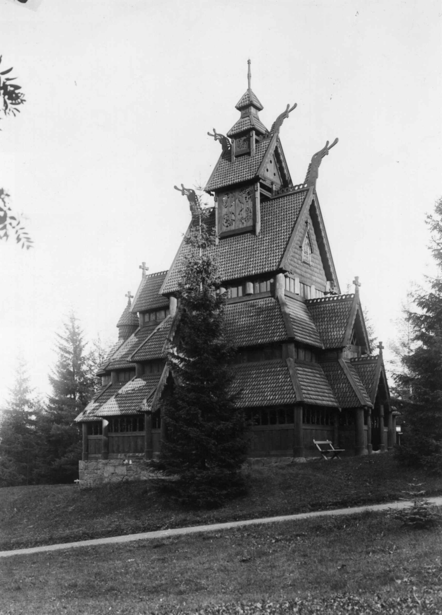 Stavkirken fra Gol i Hallingdal, fotografert på Norsk folkemuseum (Kong Oscar IIs samlinger). Eksteriør, sett fra nordvest. Foto: O. Væring, sommeren 1892.