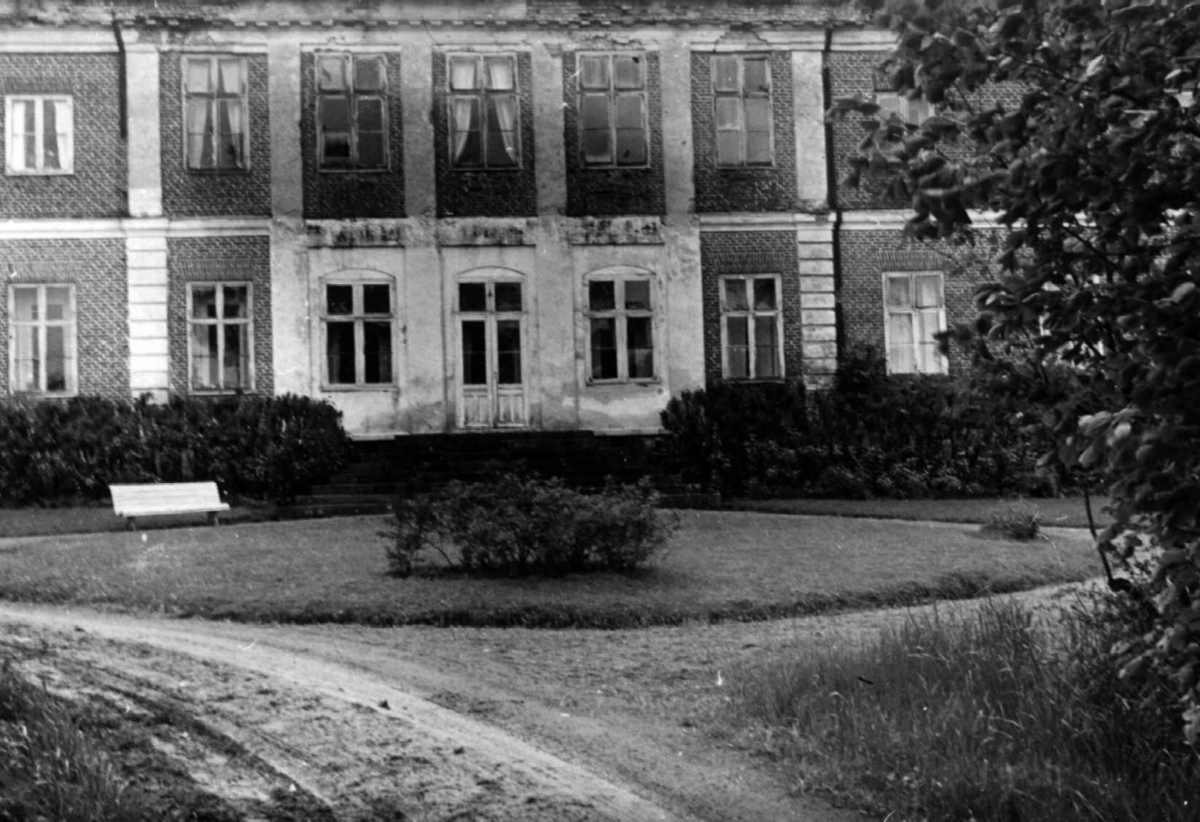 Vevlen gård, Idd, Halden. Hovedhuset, sett fra sydøst. Fra Storgårdsundersøkelsene ved dr. philos. Eivind S. Engelstad 1949-50.
Fra dr. Eivind S. Engelstads storgårdsundersøkelser 1954.