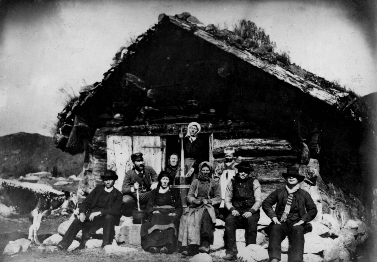 Fra En Serie Fotografier Fra Et Album Som Har Tilhørt Folklorist Og