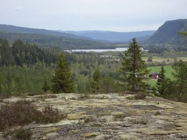 Danseplassen på Nørtengåsen med utsikt mot Solevatn.